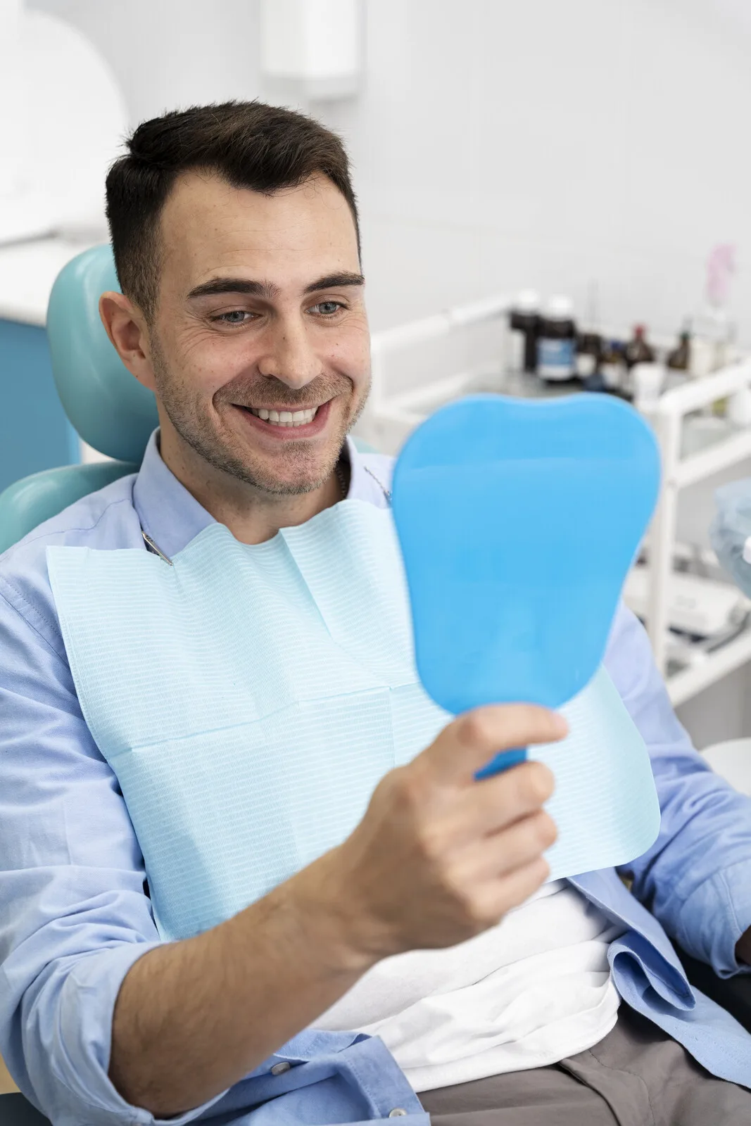 Resultado de un tratamiento de implante dental en Dentaláser