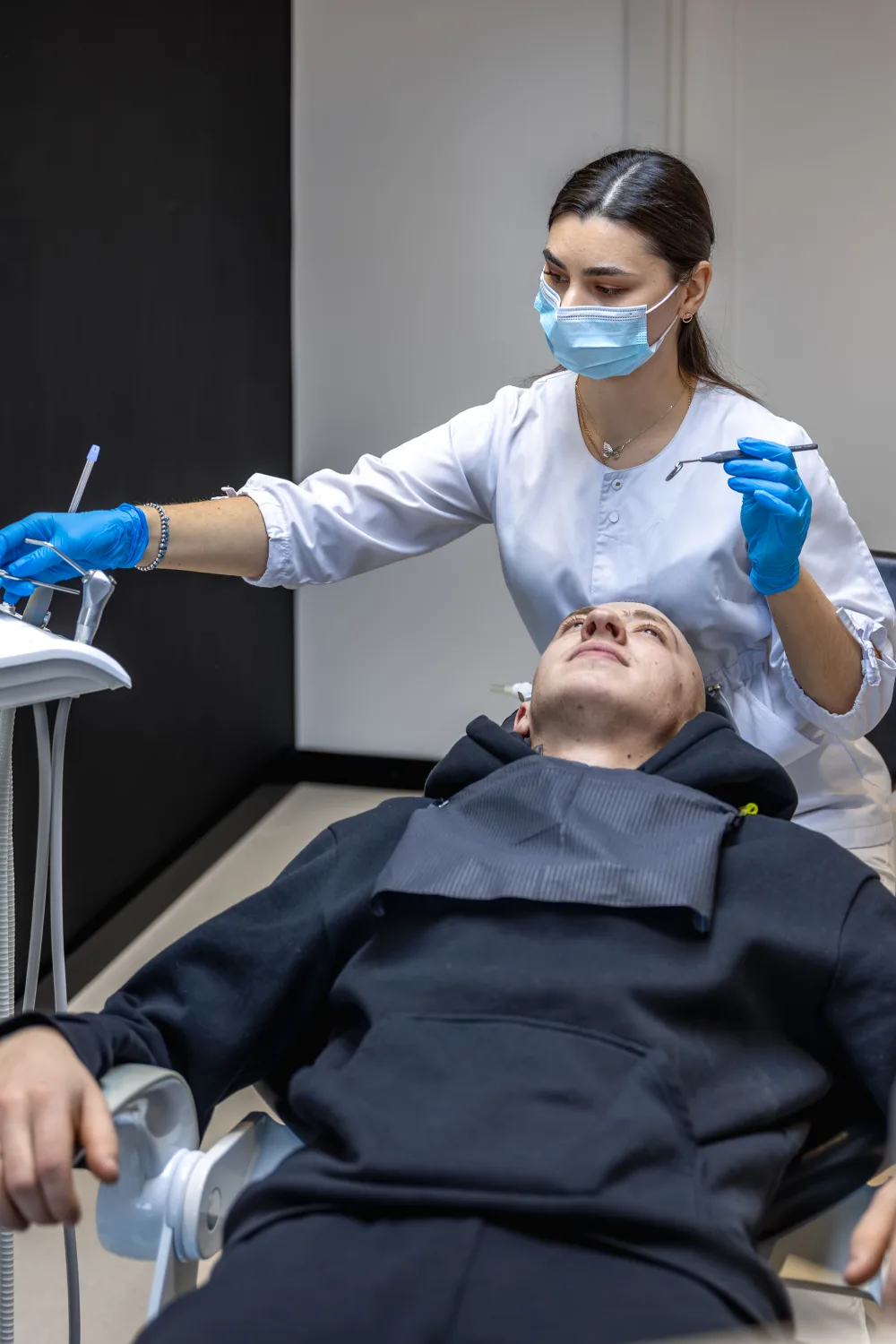 Raspado y alisado radicular en un tratamiento de periodoncia